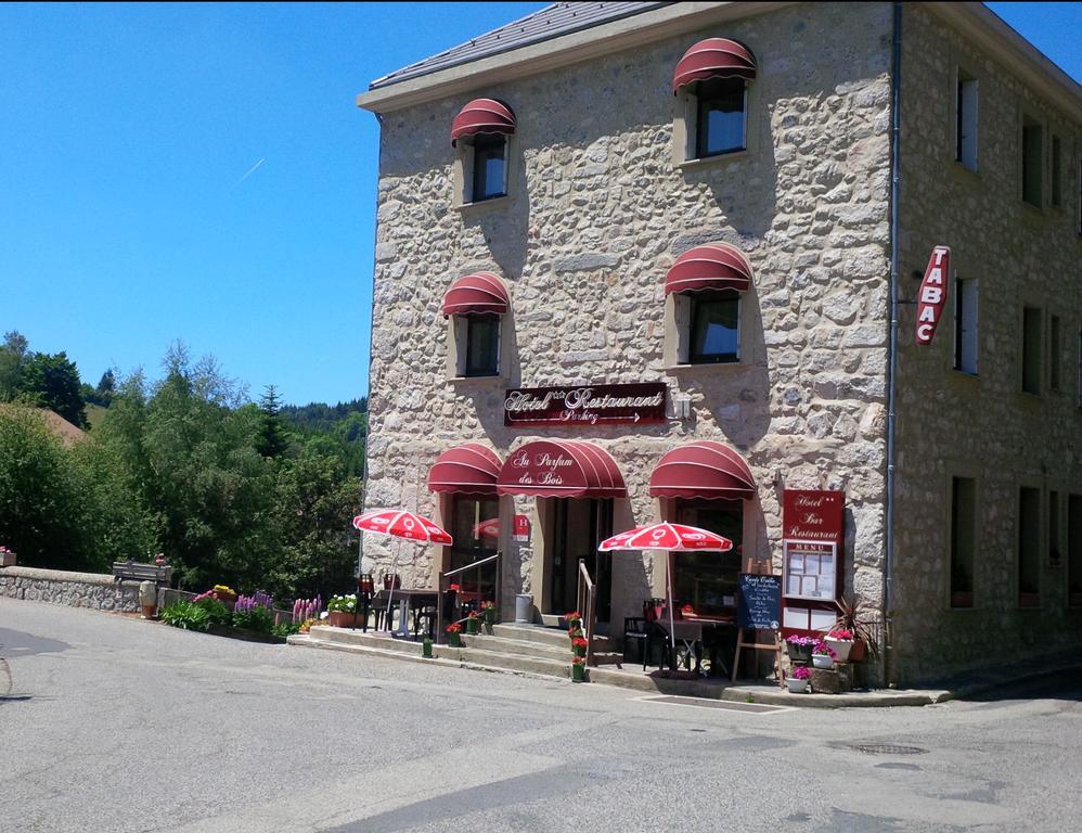 Au Parfum Des Bois Hotel Saint-Cirgues-en-Montagne Exterior photo