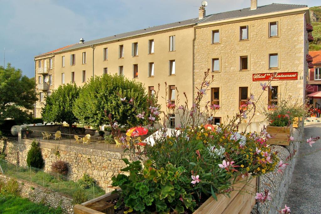 Au Parfum Des Bois Hotel Saint-Cirgues-en-Montagne Exterior photo