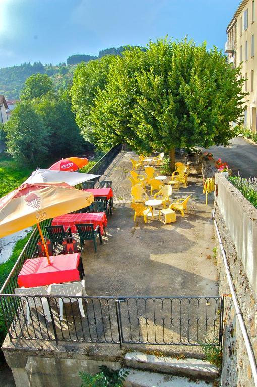 Au Parfum Des Bois Hotel Saint-Cirgues-en-Montagne Exterior photo