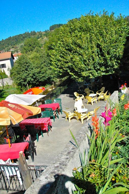 Au Parfum Des Bois Hotel Saint-Cirgues-en-Montagne Exterior photo